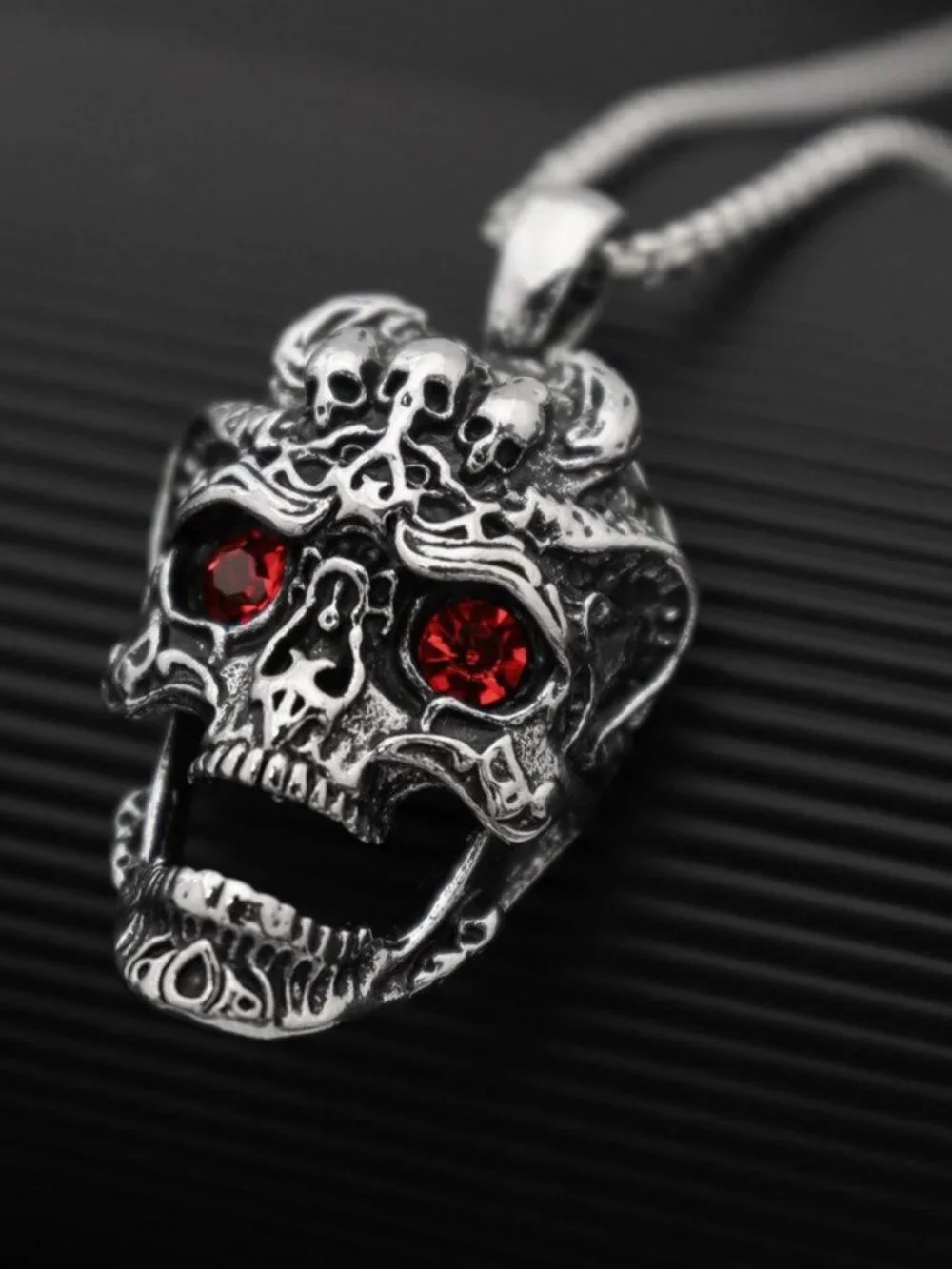 Mens stainless steel simple skull pendant necklace silvery